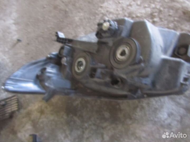 Toyota Land Cruiser Prado 150 - Фара правая галоге