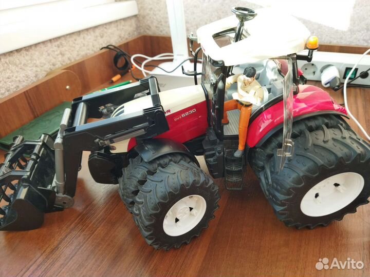 Трактор Steyr с обвесом. Bruder/Germany