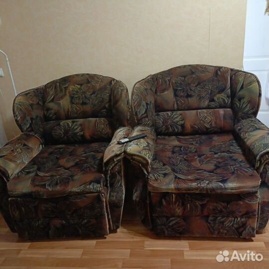 Диван - кровать и два кресла