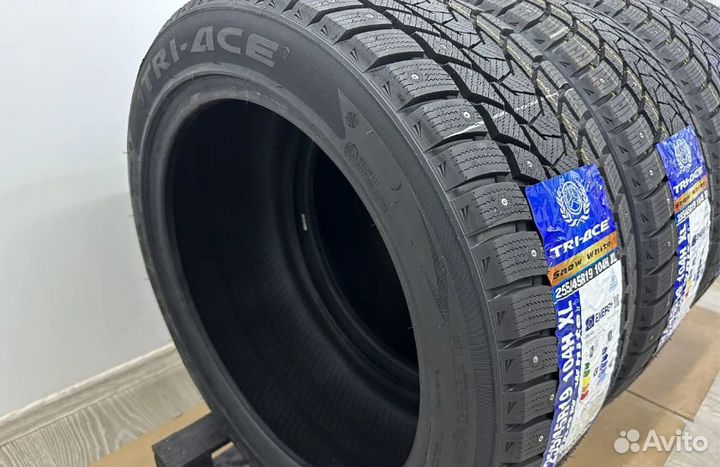 Tri Ace Snow White II Stud 255/45 R19 104H