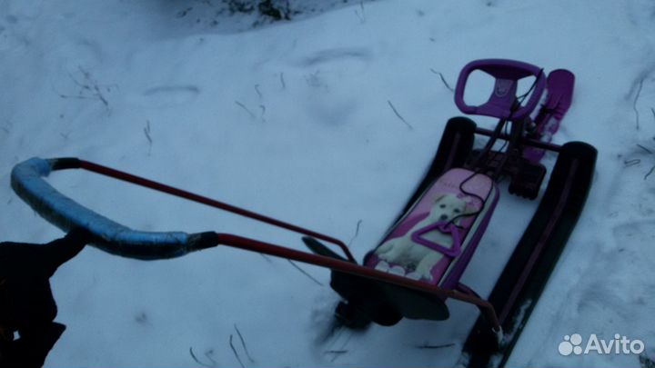 Детский снегокат с ручкой и спинкой