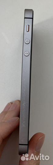 Телефон iPhone se