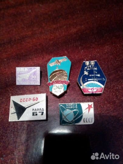 Продаю значки 