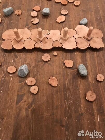 Вешалка из можжевельника для бани