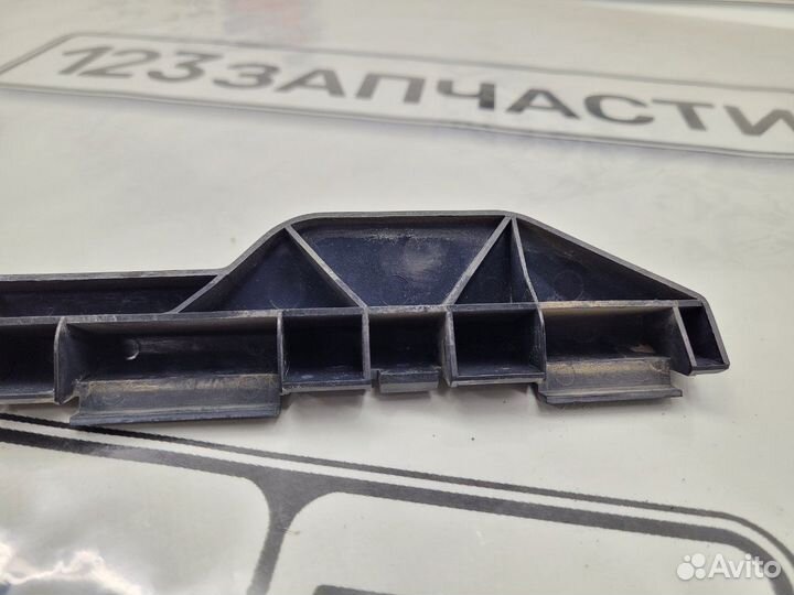 Клипса заднего бампера левая Toyota Voltz ZZE136