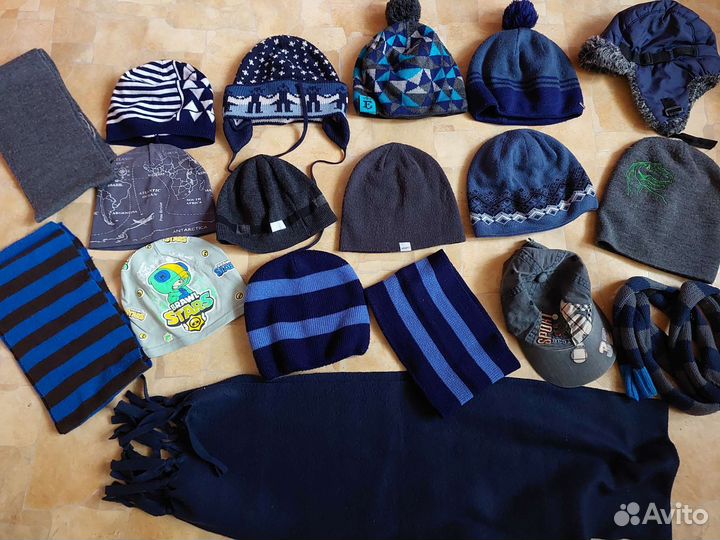 Много шапок для мальчика