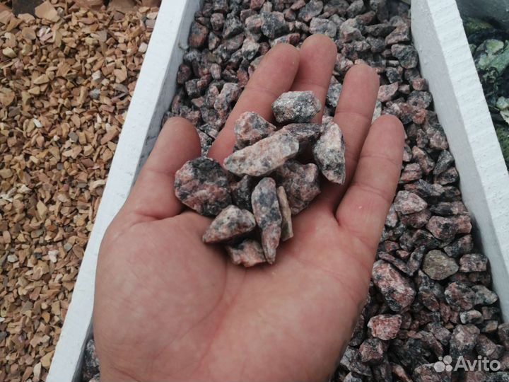 Декоративная крошка для цветников