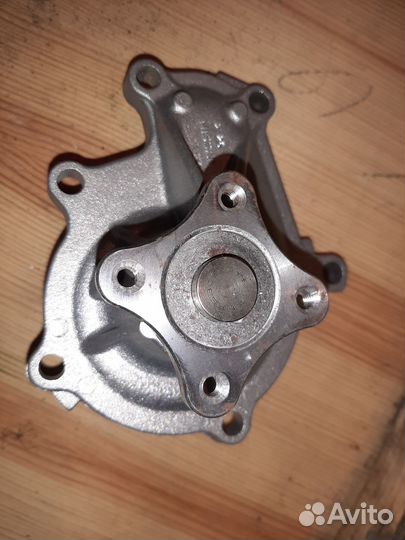 Водяной насос помпа Nissan R'Nessa ka24