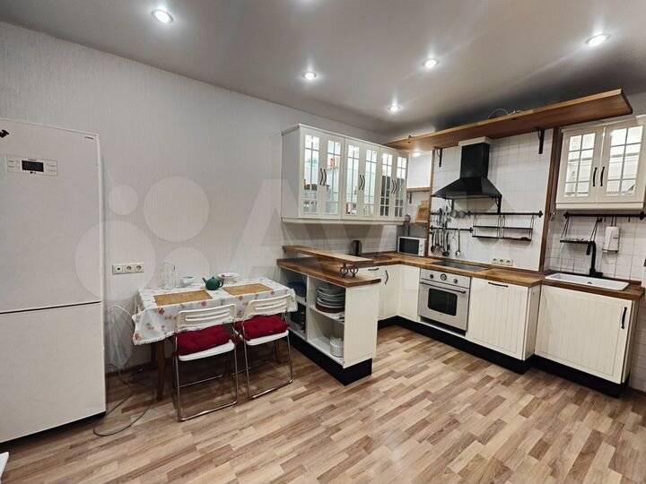 2-к. квартира, 58 м², 4/13 эт.