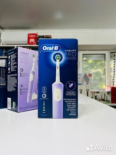 Электрическая зубная щетка Oral-B Vitality Pro