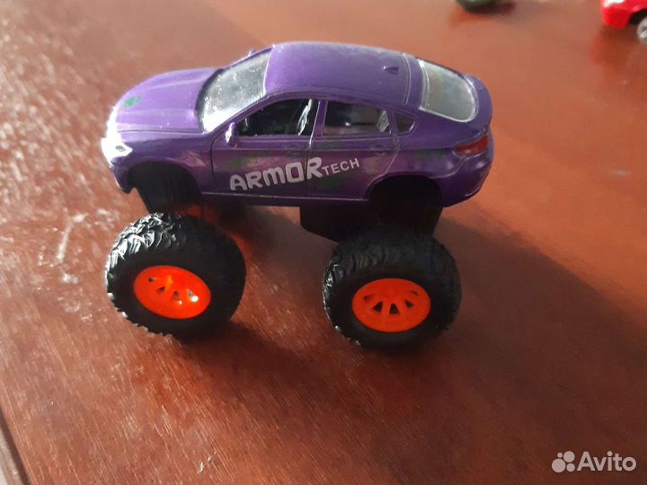Машинка внедорожник