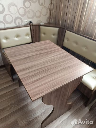 Стол обеденный