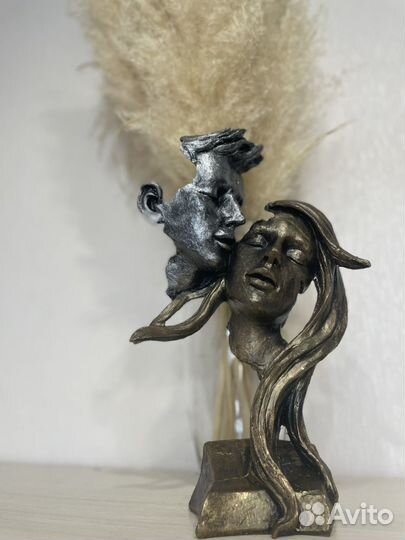 Влюбленные из полистоуна