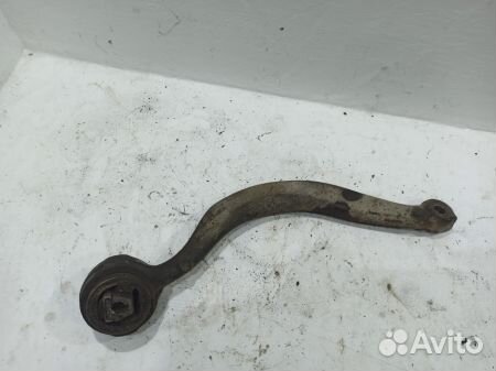 Рычаг передний правый поперечный