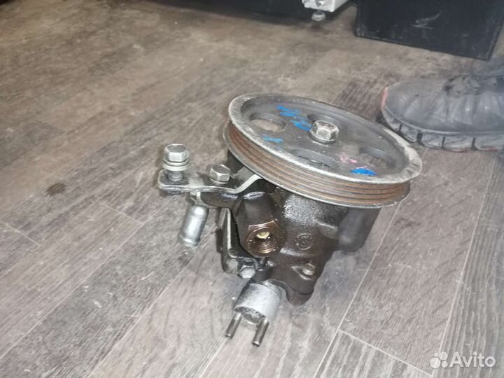 Насос гидроусилителя руля Toyota Crown MS135 7M-GE