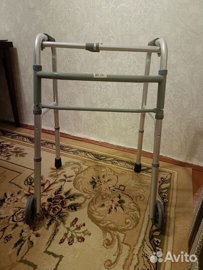 Ходунки для взрослых на колесах