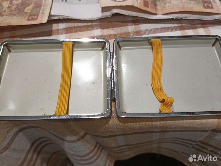 Портсигар и банкноты для коллекции