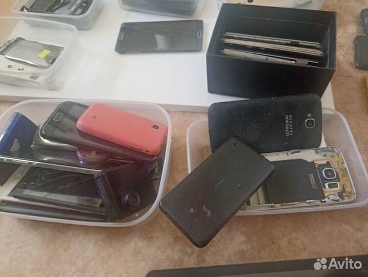 Телефоны и планшеты на запчасти под восстановление