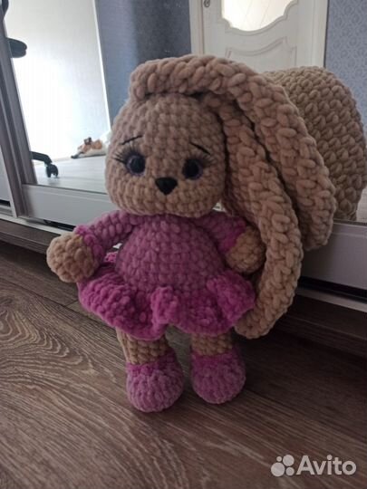 Вязаный зайка в наличии