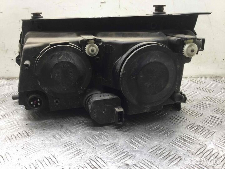 Фара правая Volkswagen Passat