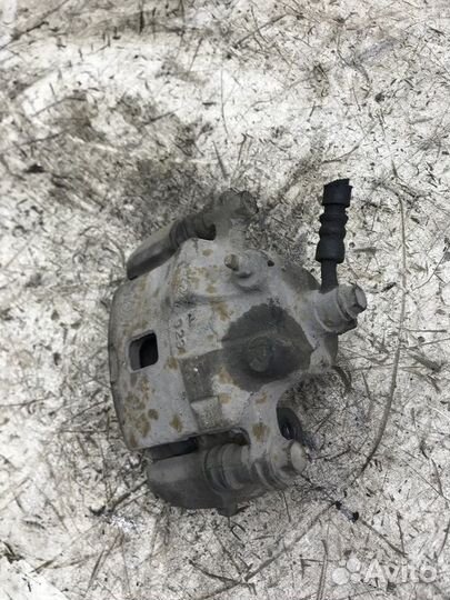 Суппорт тормозной передний правый Nissan March