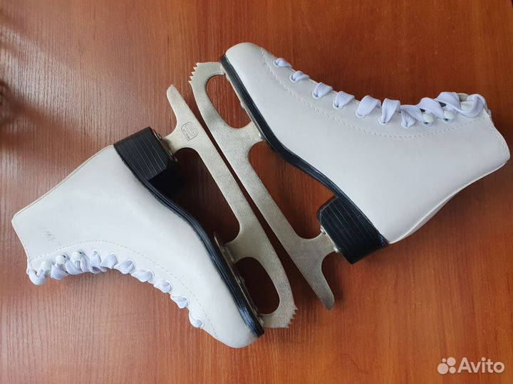 Фигурные коньки для девочки 32р