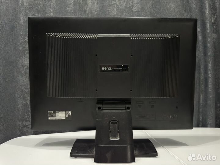 Монитор benq G2200W