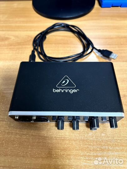 Внешняя звуковая карта behringer U-phoria UMC204HD