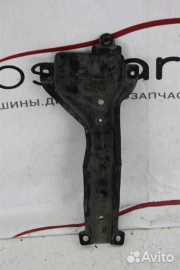 Кронштейн замка капота Nissan Murano Z50