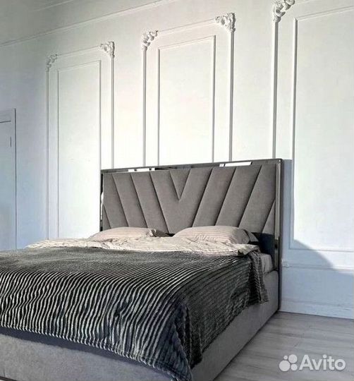 Кровать двуспальная новая мягкая