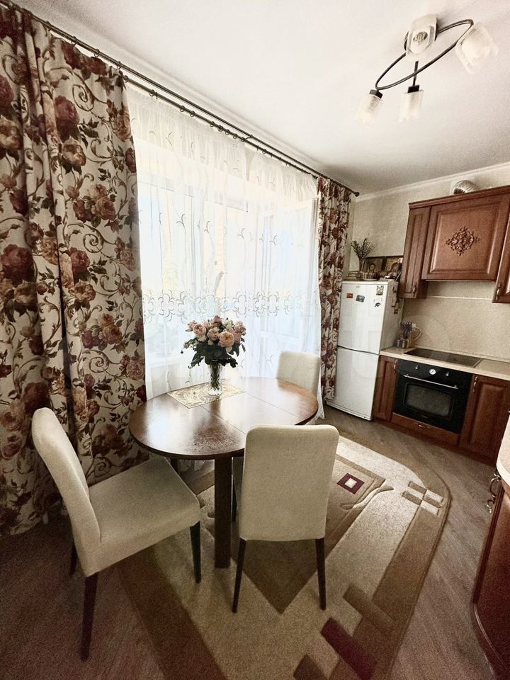 2-к. квартира, 64 м², 12/18 эт.