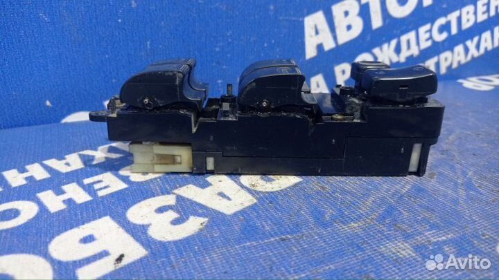 Блок управления стеклоподъемниками Toyota Corolla