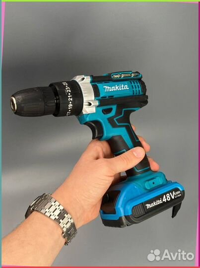 Шуруповерт Makita 21V с битами с уровенем