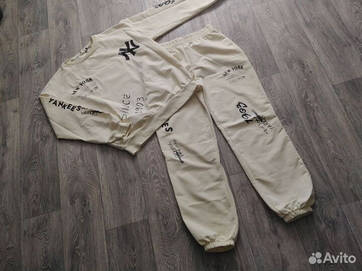 Спортивный костюм женский