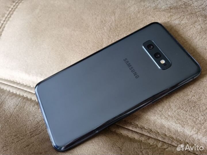 Samsung Galaxy S10e, 6/128 ГБ