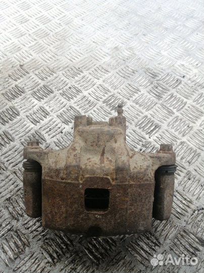 Суппорт передний левый Mitsubishi Lancer CY 1.8