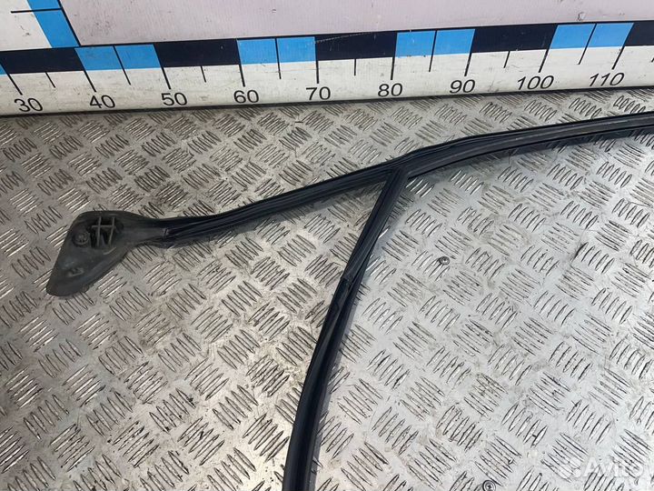 Б/У Уплотнитель стекла двери#001