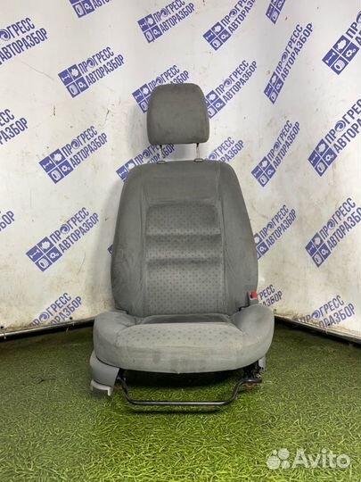 Сиденье переднее правое Mazda 6 Gg седан 1.8 L8