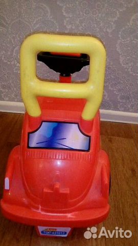 Машинка детская с бибикалкой на руле