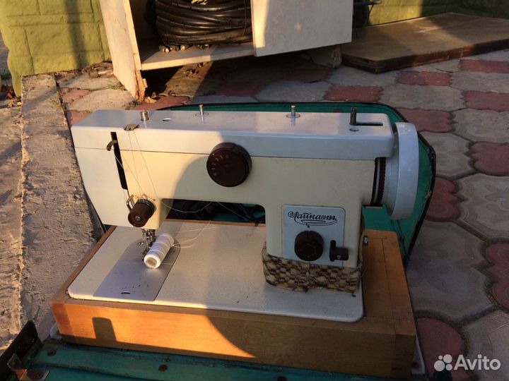 Швейная машинка с электроприводом