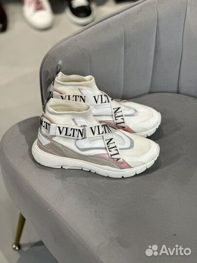 Кроссовки valentino