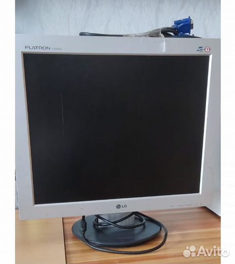 Монитор 19 см в диагонали