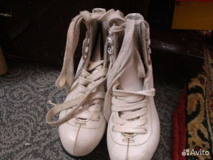 Коньки фигурные 33размер