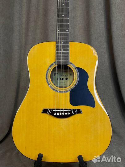 Акустическая гитара дредноут