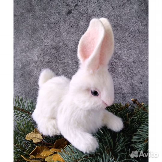 Игрушка зайчик из шерсти (валяние)