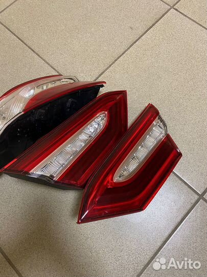 Фонари в крышку багажника Toyota Camry XV70