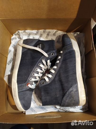 Мотоботы tcx x-street denim и джинсы rebelhorn