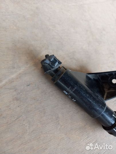 Форсунка омывателя фар Hyundai Santa Fe 3