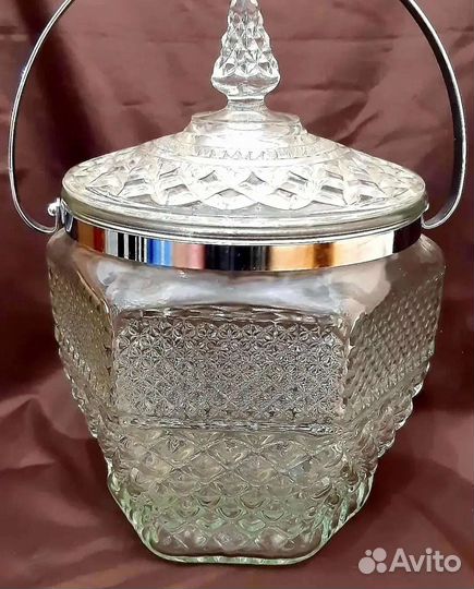 Стеклянная бисквитница