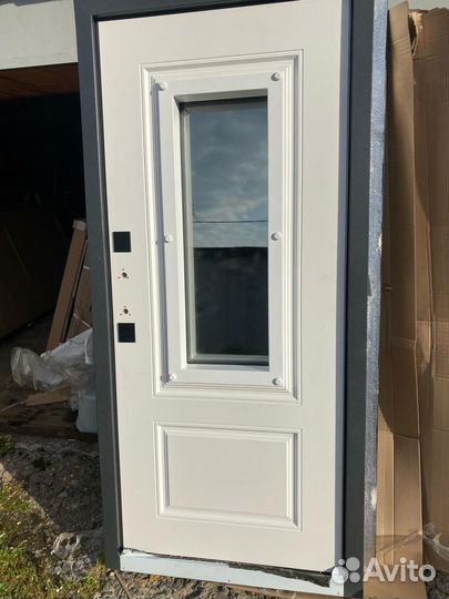 Дверь входная со стеклом и терморазрывом